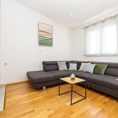 Stunning Apartment In Makarska Eksteriør bilde
