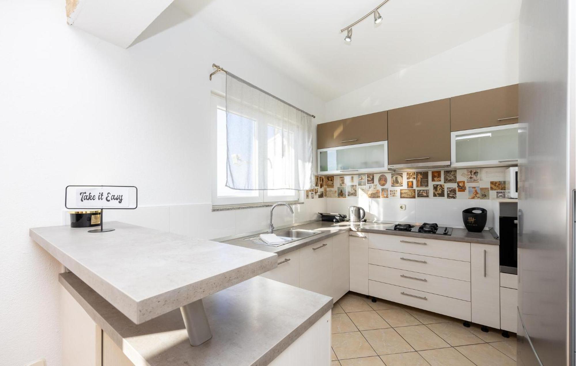 Stunning Apartment In Makarska Eksteriør bilde