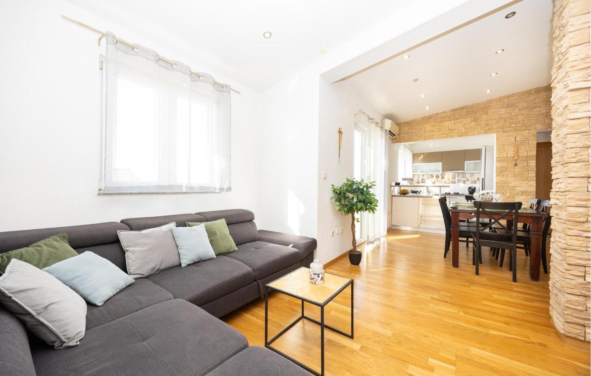 Stunning Apartment In Makarska Eksteriør bilde