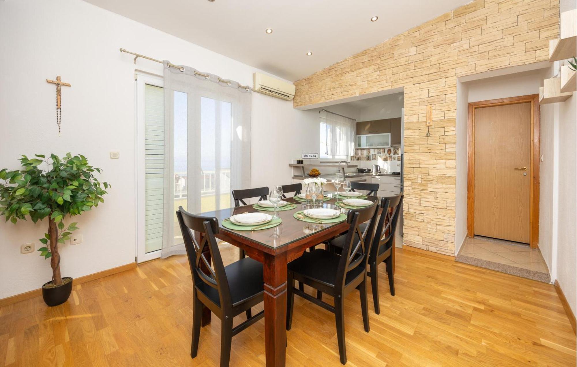 Stunning Apartment In Makarska Eksteriør bilde